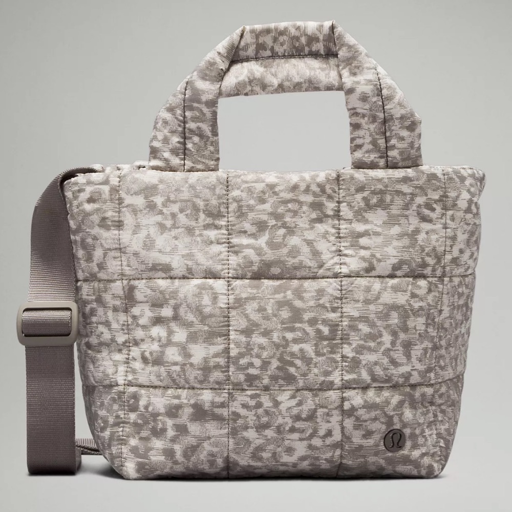 lululemon quilted grid bag 🤍